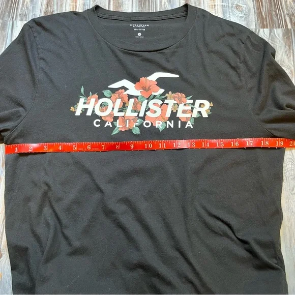 Hollister Curved Hem, Crew Neck Black with Floral Long Sleeve Tee, Men's Medium - Picture 8 of 10